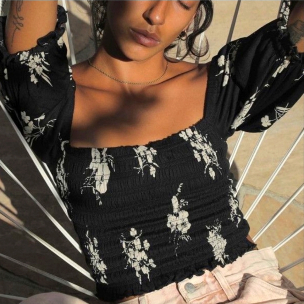 Urban Outfitters Giselle Black & Cream Smocked Crop Top ob1182578